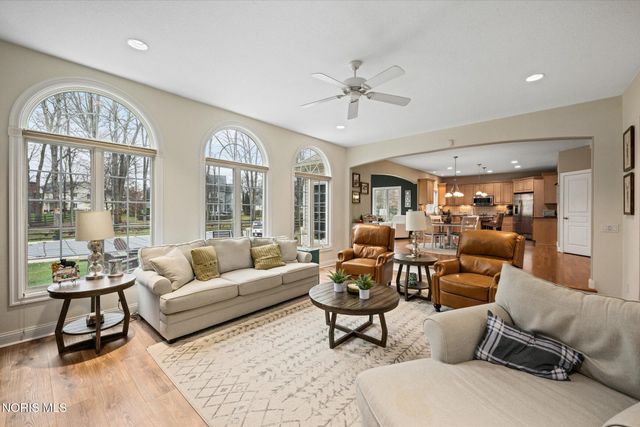 2417 Waterford Village Drive, Sylvania, OH 43560