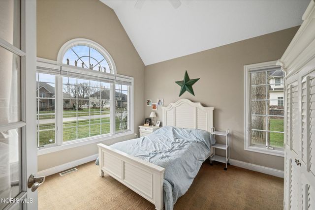 2417 Waterford Village Drive, Sylvania, OH 43560