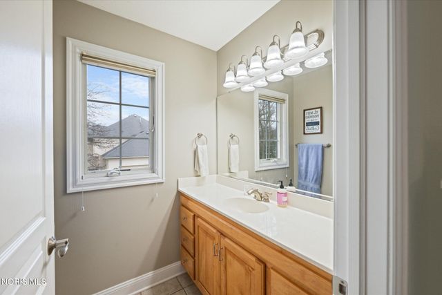 2417 Waterford Village Drive, Sylvania, OH 43560