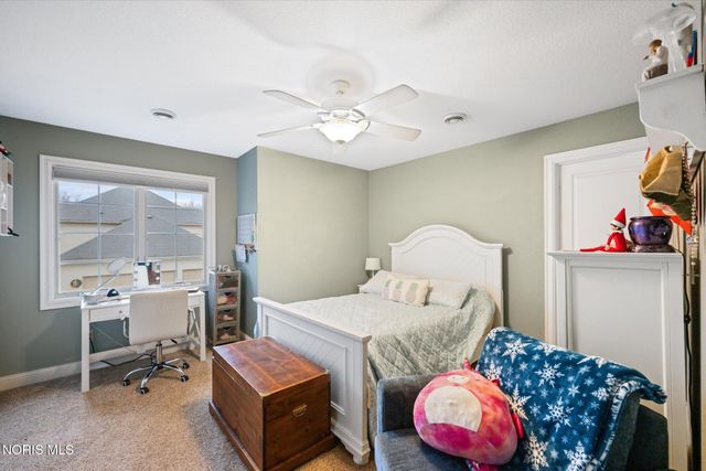 2417 Waterford Village Drive, Sylvania, OH 43560