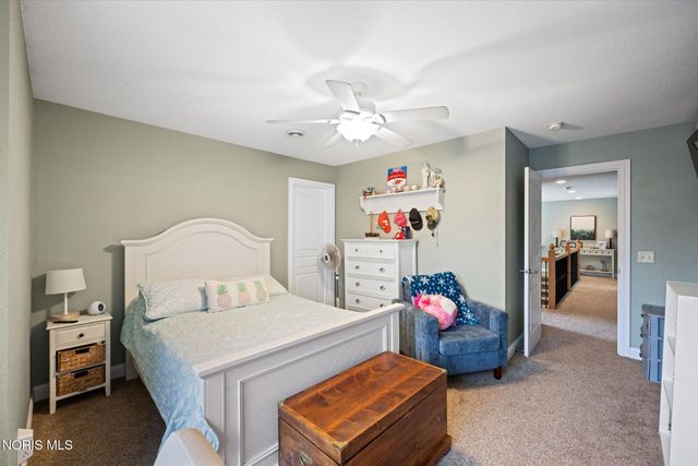 2417 Waterford Village Drive, Sylvania, OH 43560