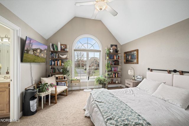 2417 Waterford Village Drive, Sylvania, OH 43560