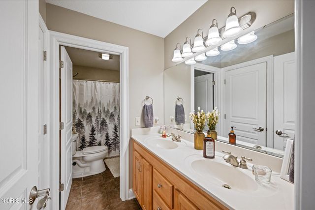 2417 Waterford Village Drive, Sylvania, OH 43560