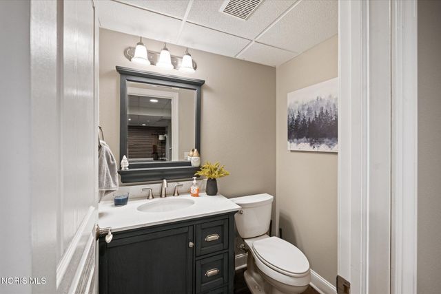 2417 Waterford Village Drive, Sylvania, OH 43560