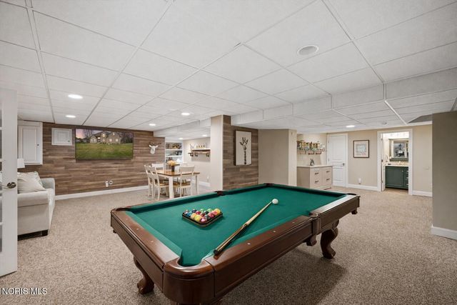 2417 Waterford Village Drive, Sylvania, OH 43560