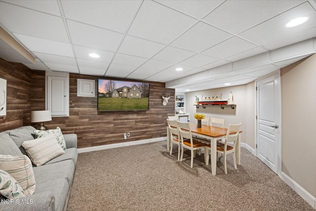 2417 Waterford Village Drive, Sylvania, OH 43560