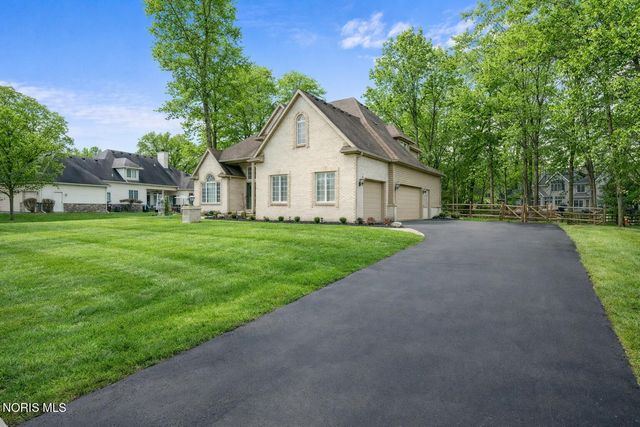 2417 Waterford Village Drive, Sylvania, OH 43560