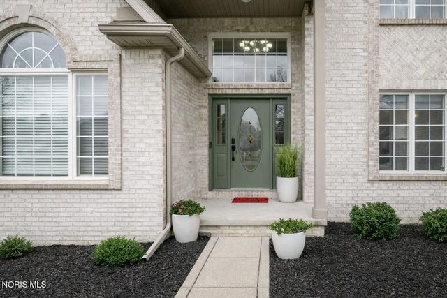 2417 Waterford Village Drive, Sylvania, OH 43560