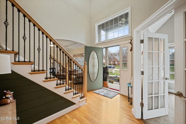 2417 Waterford Village Drive, Sylvania, OH 43560