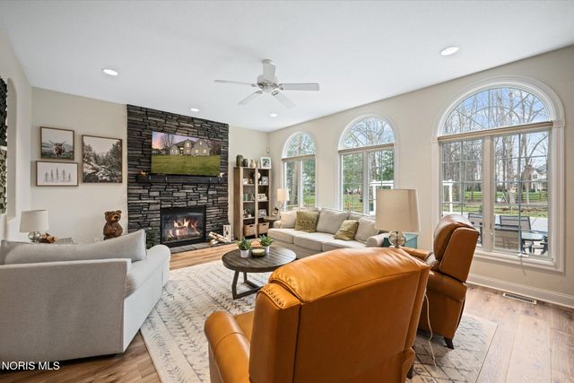 2417 Waterford Village Drive, Sylvania, OH 43560