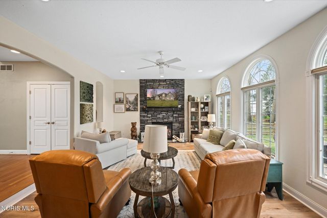 2417 Waterford Village Drive, Sylvania, OH 43560