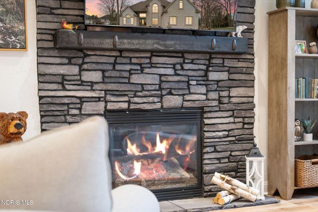 2417 Waterford Village Drive, Sylvania, OH 43560