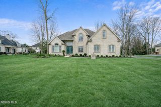 2417 Waterford Village Drive, Sylvania, OH 43560