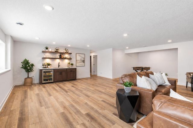 8006 201st Street W, Lakeville, MN 55044