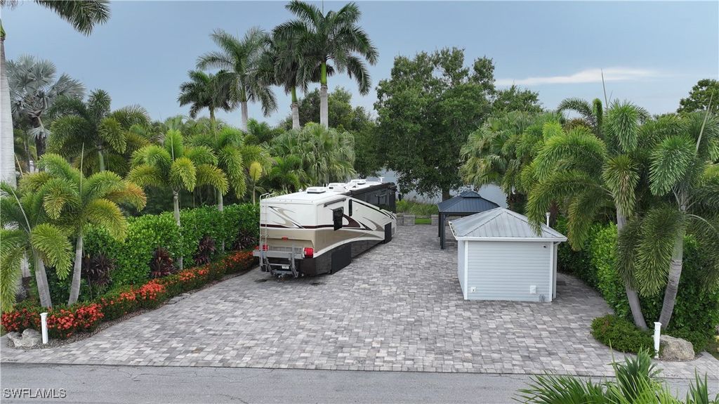 5608 Brightwood DR, Fort Myers, FL 33905