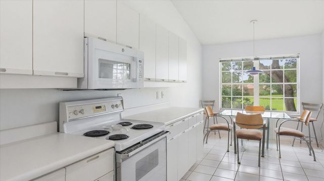 10112 Andover Coach Circle B2, Lake Worth, FL 33449