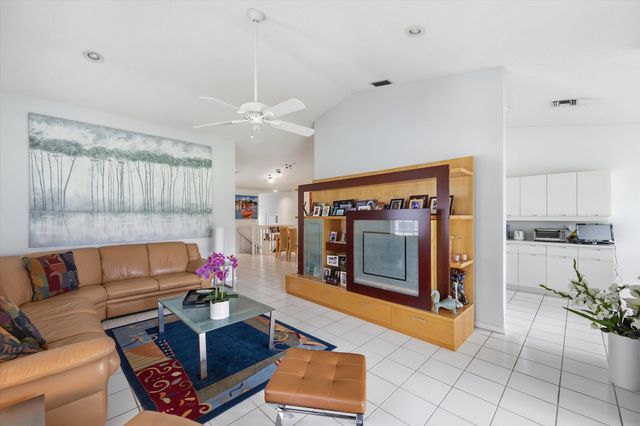 10112 Andover Coach Circle B2, Lake Worth, FL 33449