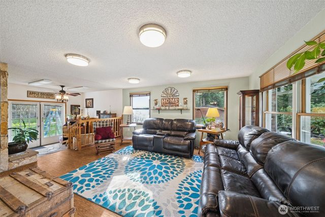 5318 W Tapps Drive E, Lake Tapps, WA 98391