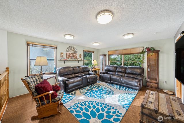 5318 W Tapps Drive E, Lake Tapps, WA 98391