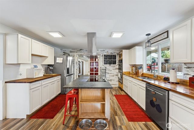 5318 W Tapps Drive E, Lake Tapps, WA 98391