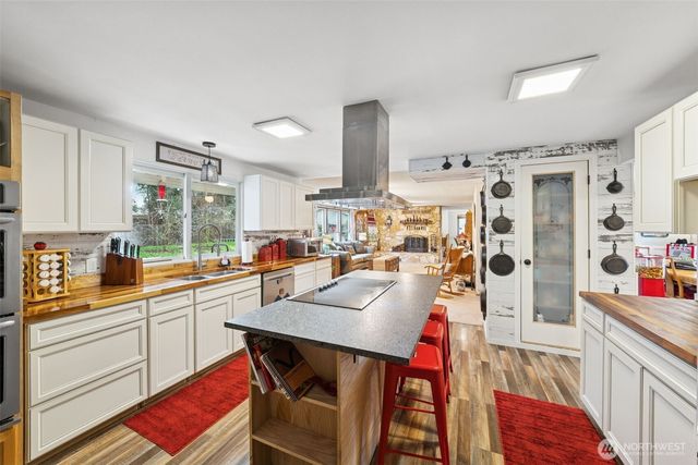 5318 W Tapps Drive E, Lake Tapps, WA 98391