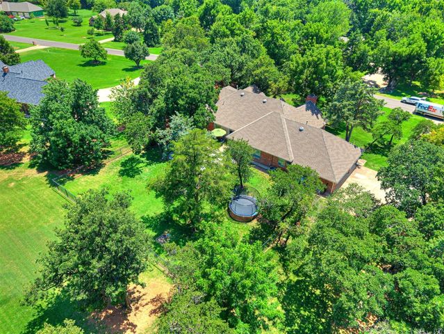 2105 Spirit Wood Lane, Edmond, OK 73025