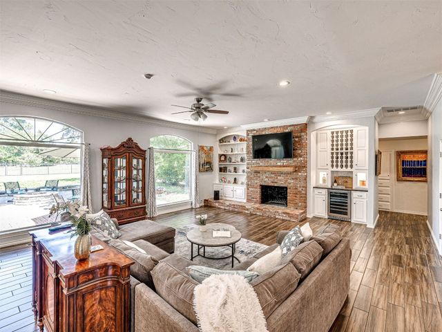 2105 Spirit Wood Lane, Edmond, OK 73025