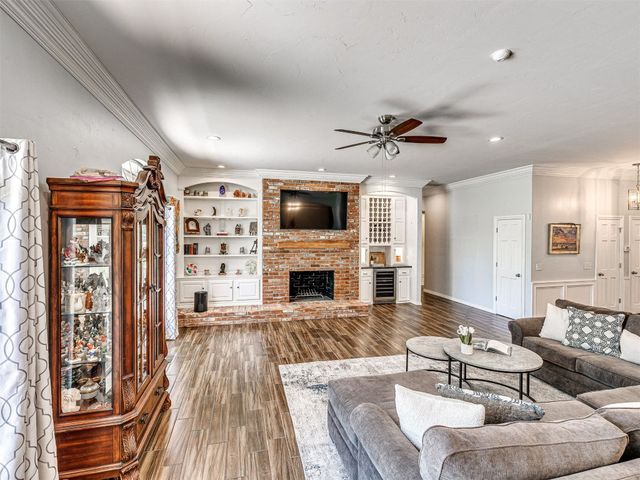 2105 Spirit Wood Lane, Edmond, OK 73025