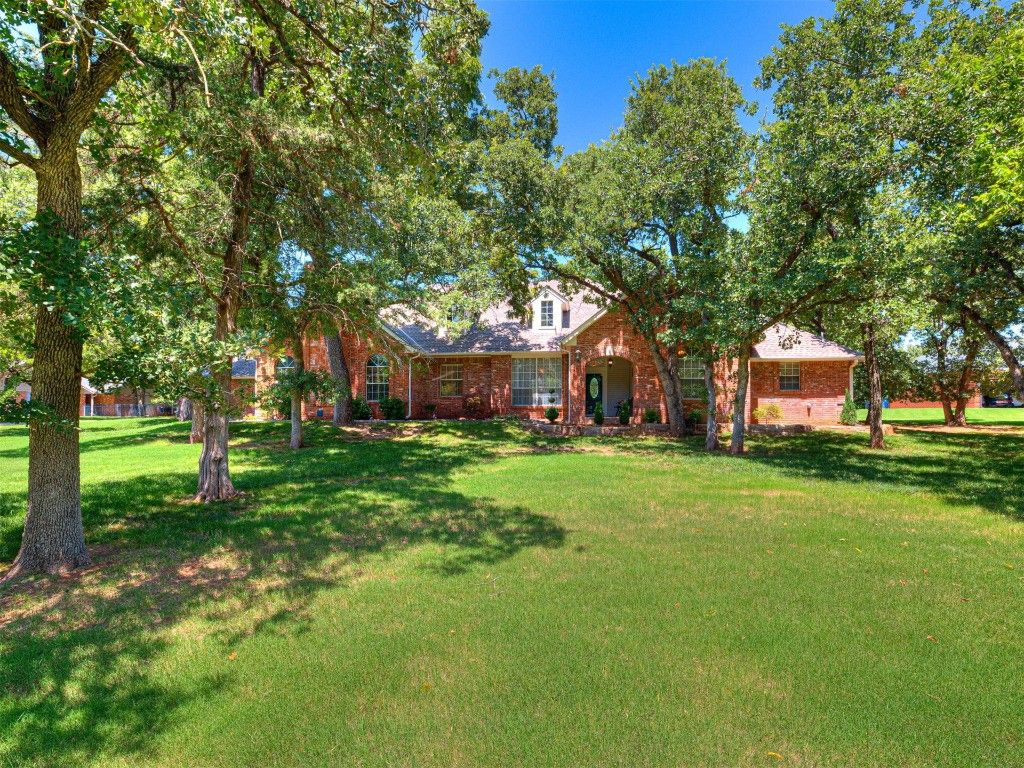 2105 Spirit Wood Lane, Edmond, OK 73025