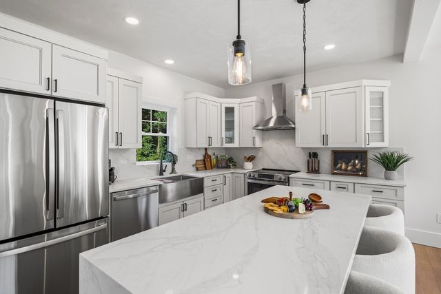 126 Maple St, West Boylston, MA 01583