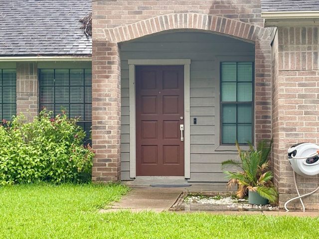 16307 Leamington Lane, Houston, TX 77095