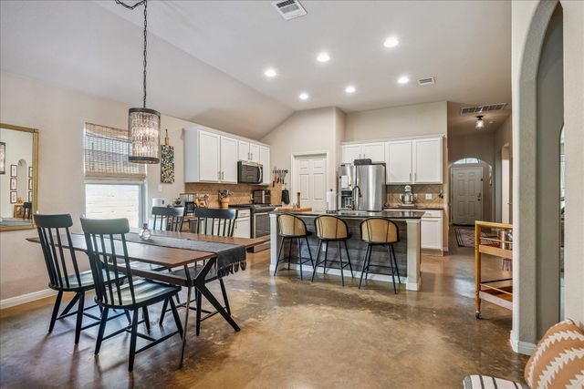 7104 Bay City BND, Austin, TX 78725