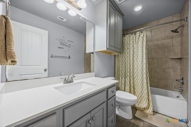 1701 Meadow Lane, Lockhart, TX 78644
