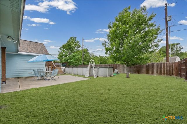 1701 Meadow Lane, Lockhart, TX 78644