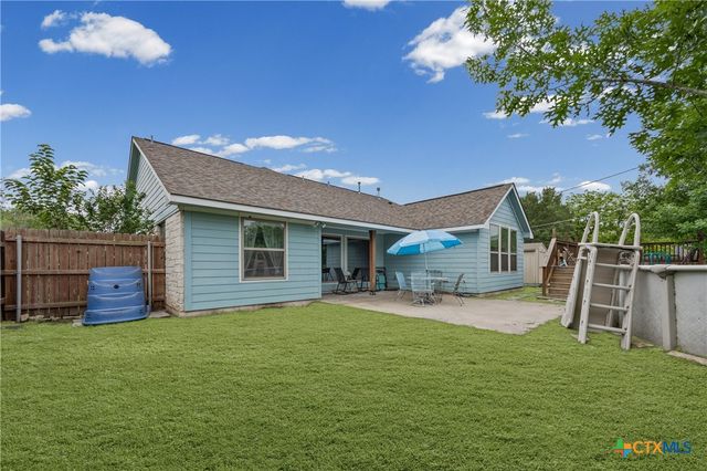 1701 Meadow Lane, Lockhart, TX 78644