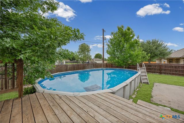 1701 Meadow Lane, Lockhart, TX 78644