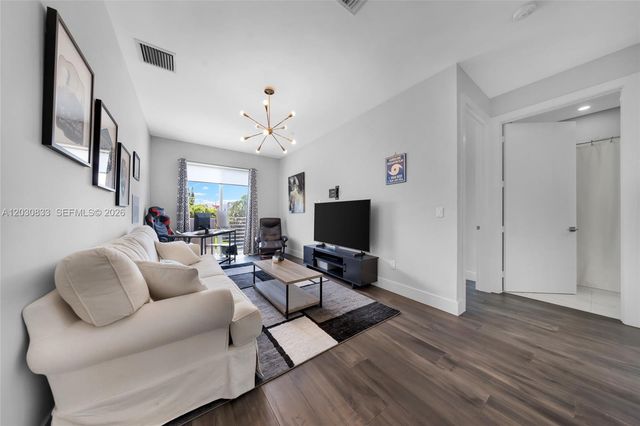 1025 NE 18th Ave 104, Fort Lauderdale, FL 33304