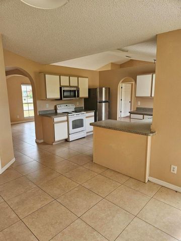 570 Ontario Street NW, Palm Bay, FL 32907