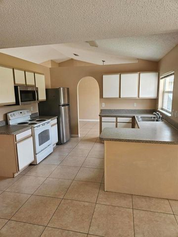 570 Ontario Street NW, Palm Bay, FL 32907
