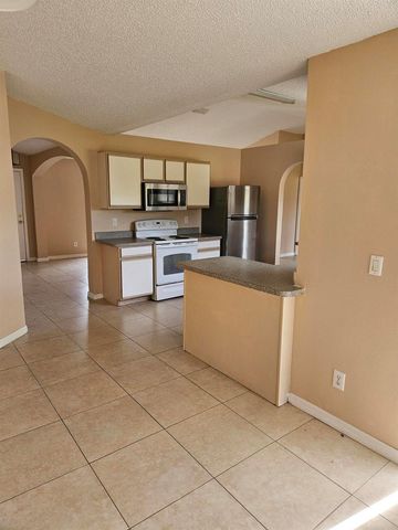 570 Ontario Street NW, Palm Bay, FL 32907