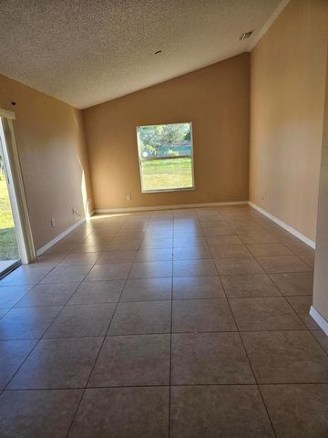 570 Ontario Street NW, Palm Bay, FL 32907