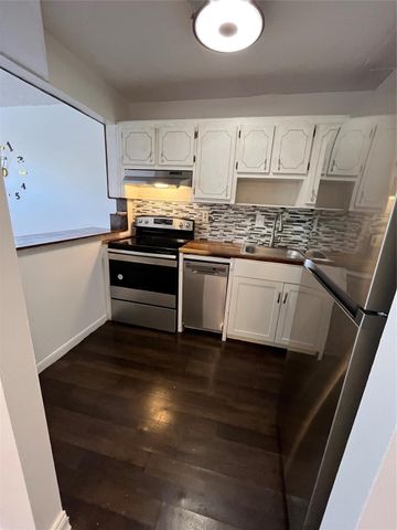 9141 Sunrise Lakes Boulevard 115, Sunrise, FL 33322