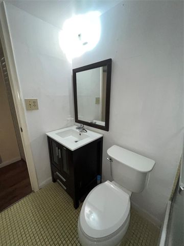 9141 Sunrise Lakes Boulevard 115, Sunrise, FL 33322