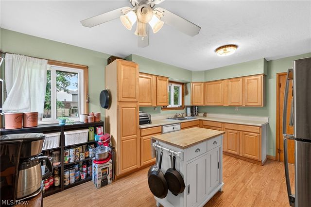 39127 Gardenside Drive, Willoughby, OH 44094