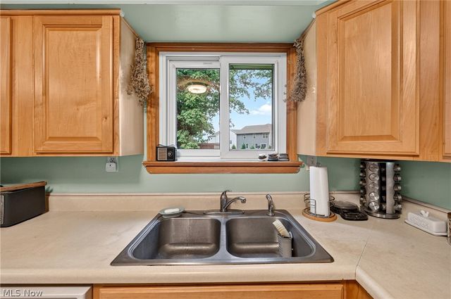 39127 Gardenside Drive, Willoughby, OH 44094