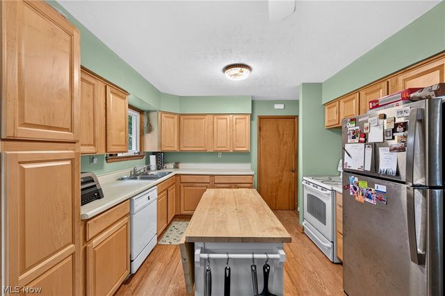 39127 Gardenside Drive, Willoughby, OH 44094