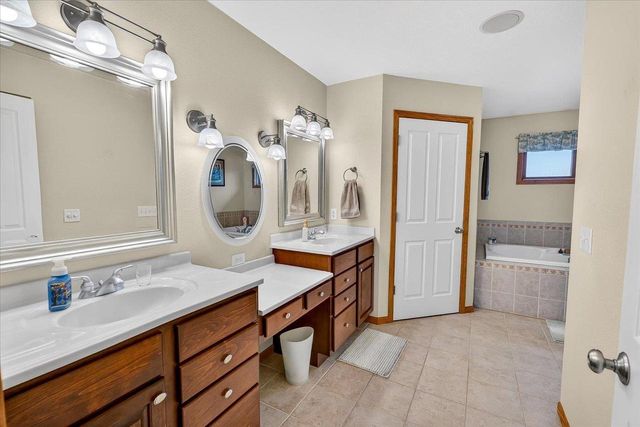 N9181 Cardinal Crest Lane, New Glarus, WI 53574