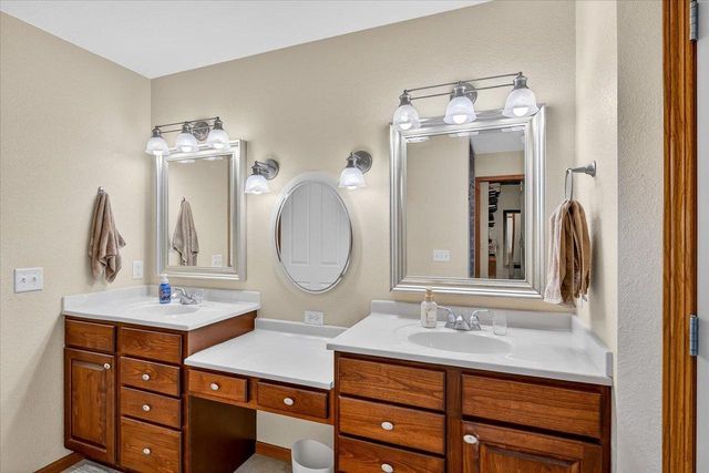 N9181 Cardinal Crest Lane, New Glarus, WI 53574