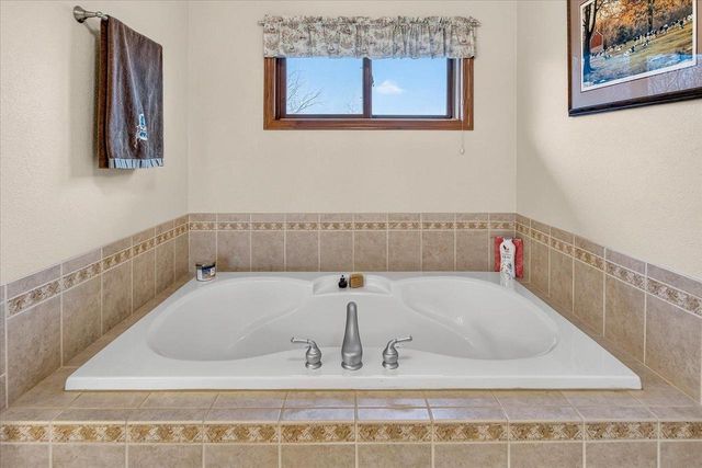 N9181 Cardinal Crest Lane, New Glarus, WI 53574