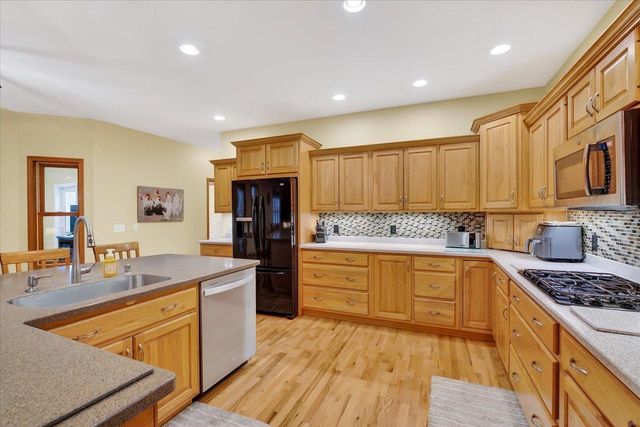 N9181 Cardinal Crest Lane, New Glarus, WI 53574